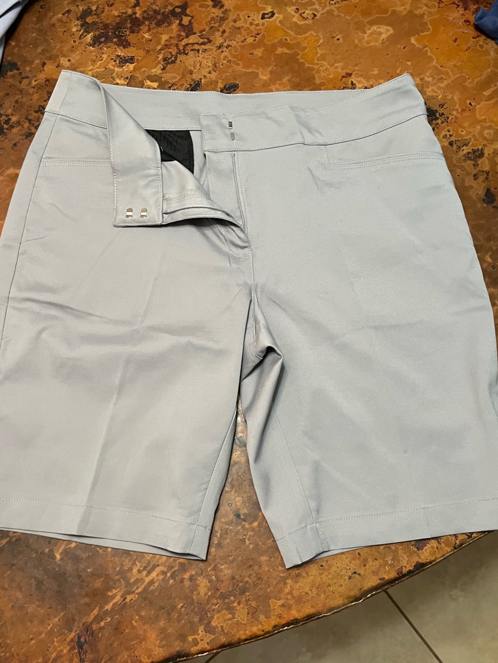 PGA Tour Light Gray Women's Golf Shorts Med